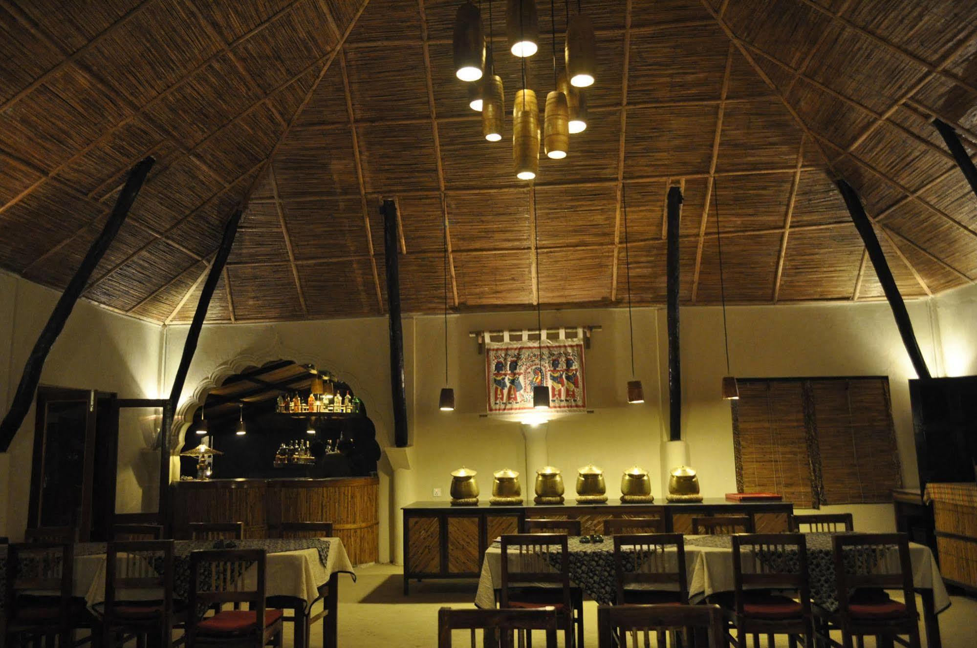 Machan Country Villa Kumarwarti Exterior photo